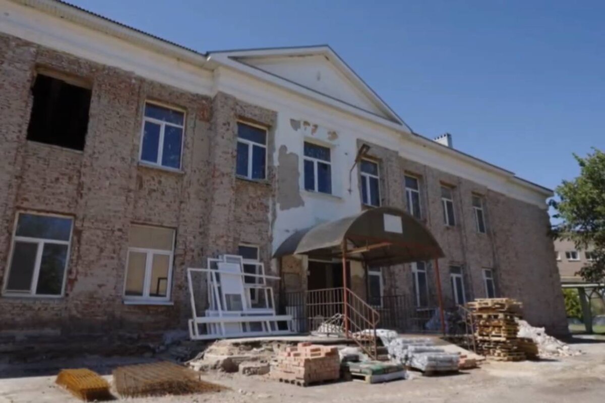    В Оренбурге показали процесс капремонта в лицее №1, на который выделили 87 000 000 рублей