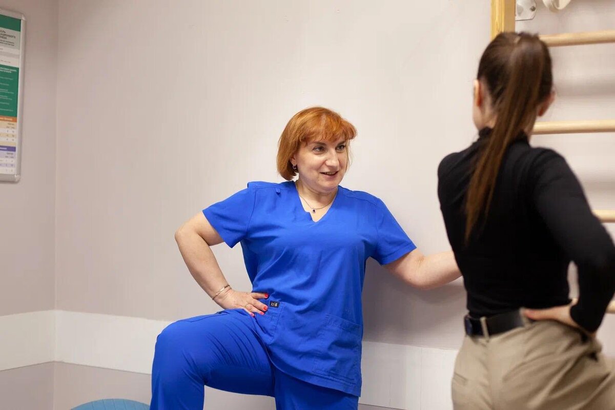 Врач может комбинировать различные техники, применять специальное оснащение для занятий