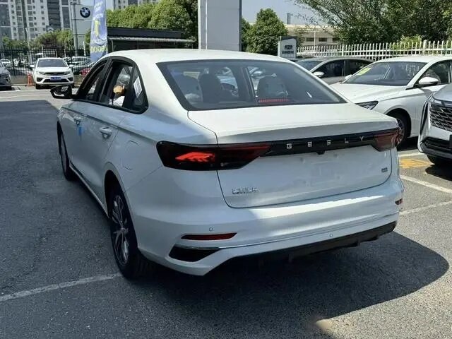 На фото из соцсети: Обновленный седан Geely Emgrand 2024 модельного года