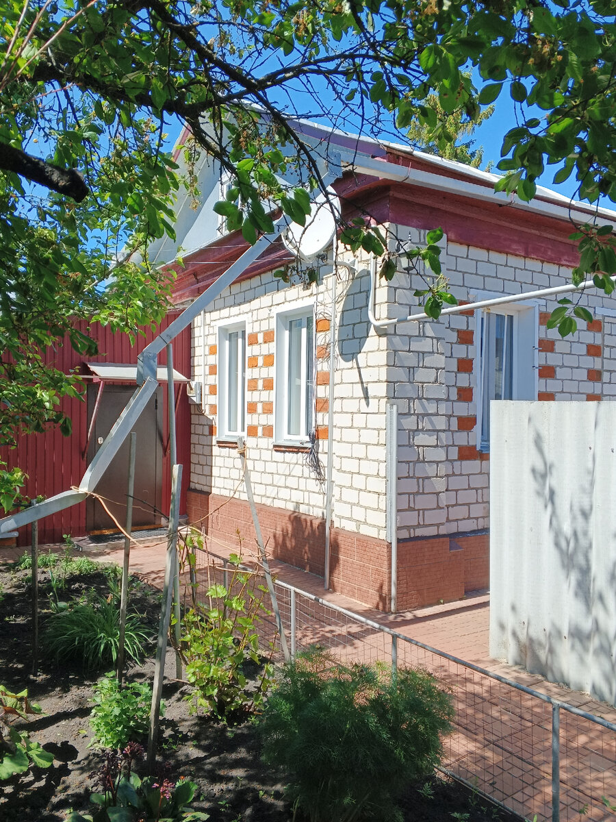 Мой домик, почти вековик -- дата постройки 1928 г. Для старичка совсем не плох)) 