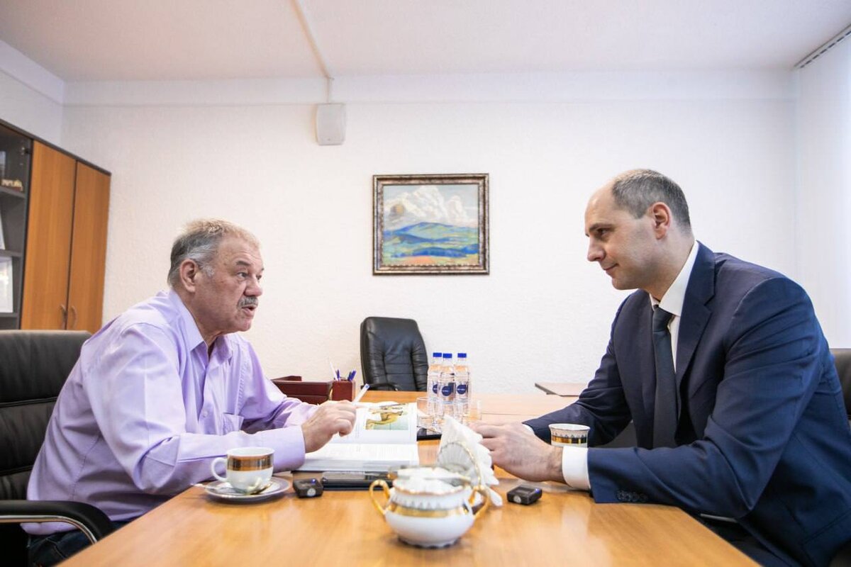    Денис Паслер поздравил коллектив «Комсомольской правды» с Днем рождения Кристина Просвиркина