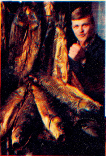 Капчагайский кооператор с копченой рыбой фрагмент страницы журнала "Работница" 2/1990