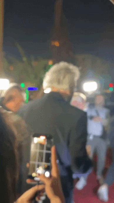 Киркоров предпочёл сбежать от камер. 