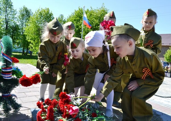     В Юже прошло шествие дошкольных войск