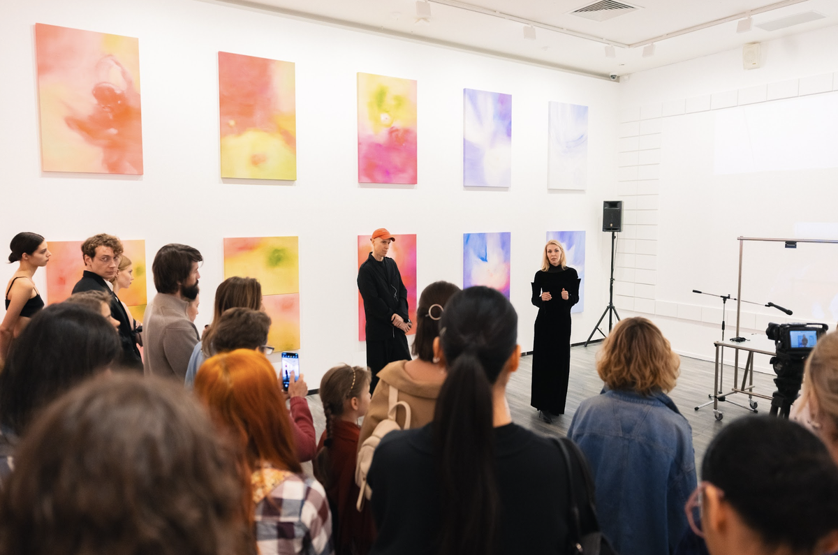     Открытие выставки Елены Филаретовой «НИИ ФИЛАРЕТОВА»