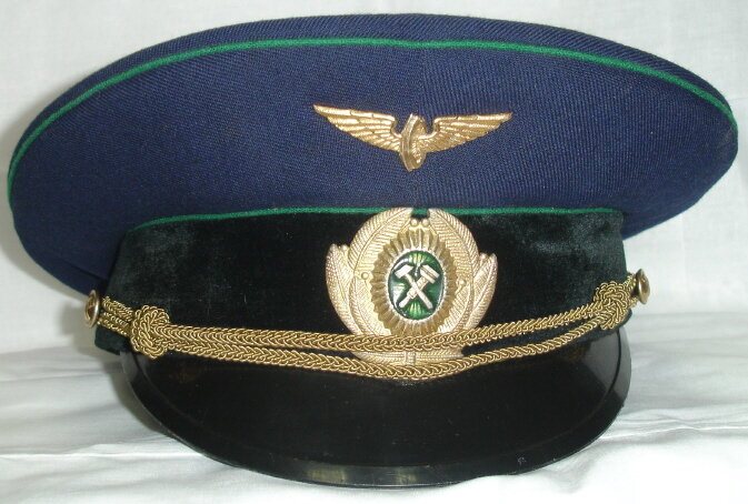 фуражка для повседневной носки работников железнодорожного транспорта СССР. 