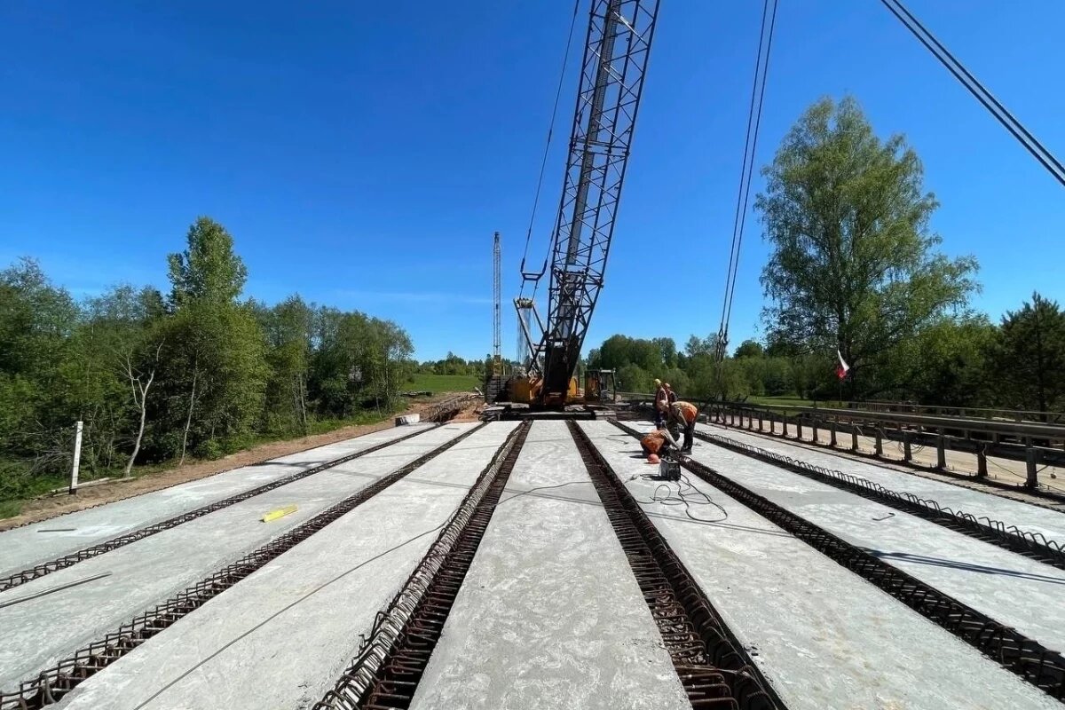    Капитальный ремонт 28-метрового моста проходит в Плюсском районе
