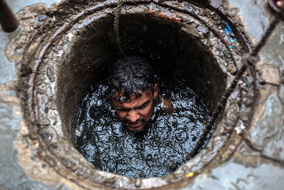 В Индии существует одна из самых угнетаемых каст – это «неприкасаемые» или далиты. Они выполняют самую грязную работу в стране на протяжении тысячелетий.-2
