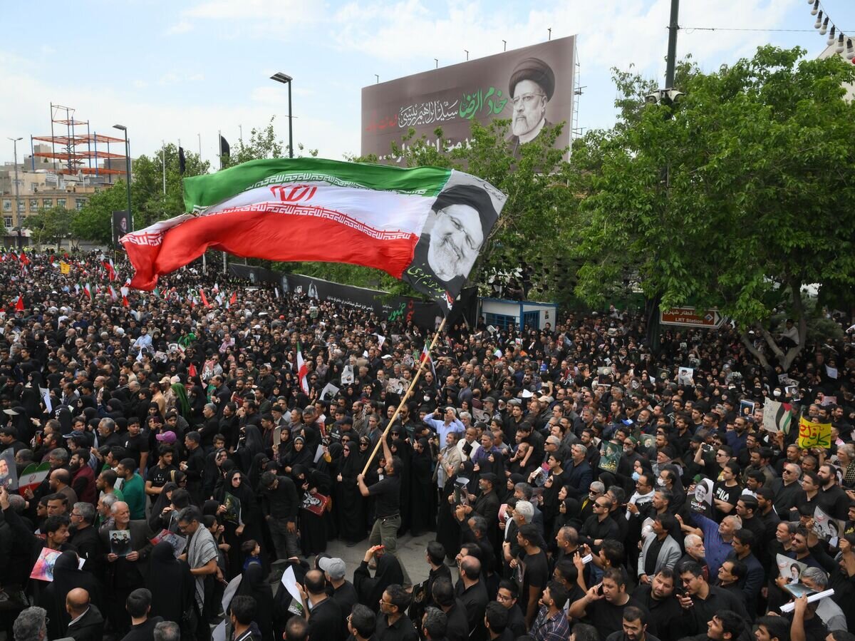    Траурные мероприятия в Мешхеде в память о погибшем президенте Ирана Эбрахиме Раиси© РИА Новости / Илья Питалев