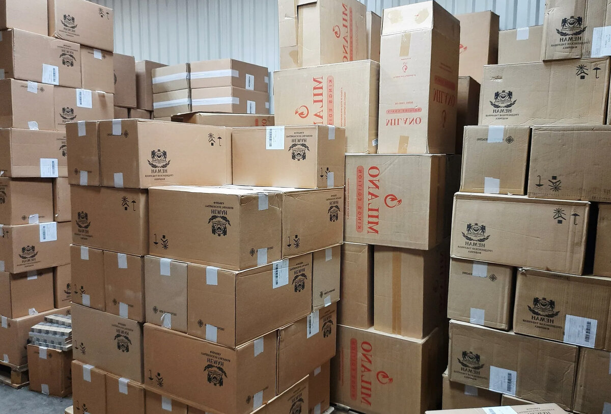 Чего только не хранится на складах...