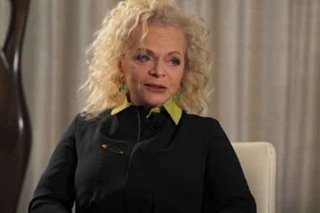    «Вышла из дома без охраны и пошла к чиновникам», — Долина заявила, что выпросила Пугачева у государственных деятелей