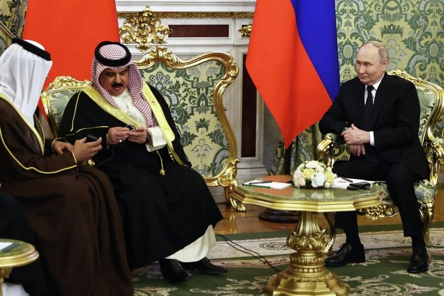    Президент РФ Владимир Путин и король Бахрейна Хамад бен Иса Аль Халифа © Михаил Терещенко/РИА Новости