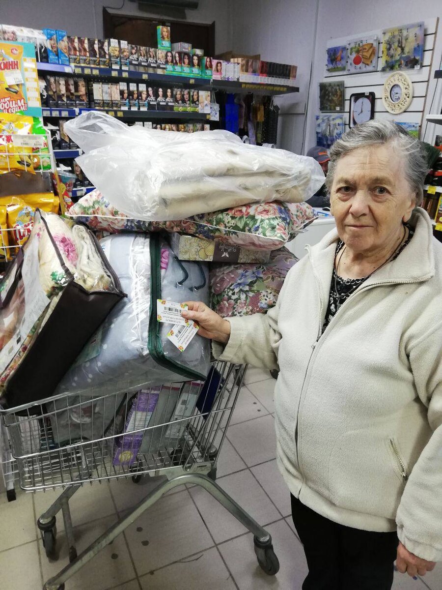    Пострадавшие от паводка оренбуржцы получают сертификаты на покупку одежды Кристина Просвиркина