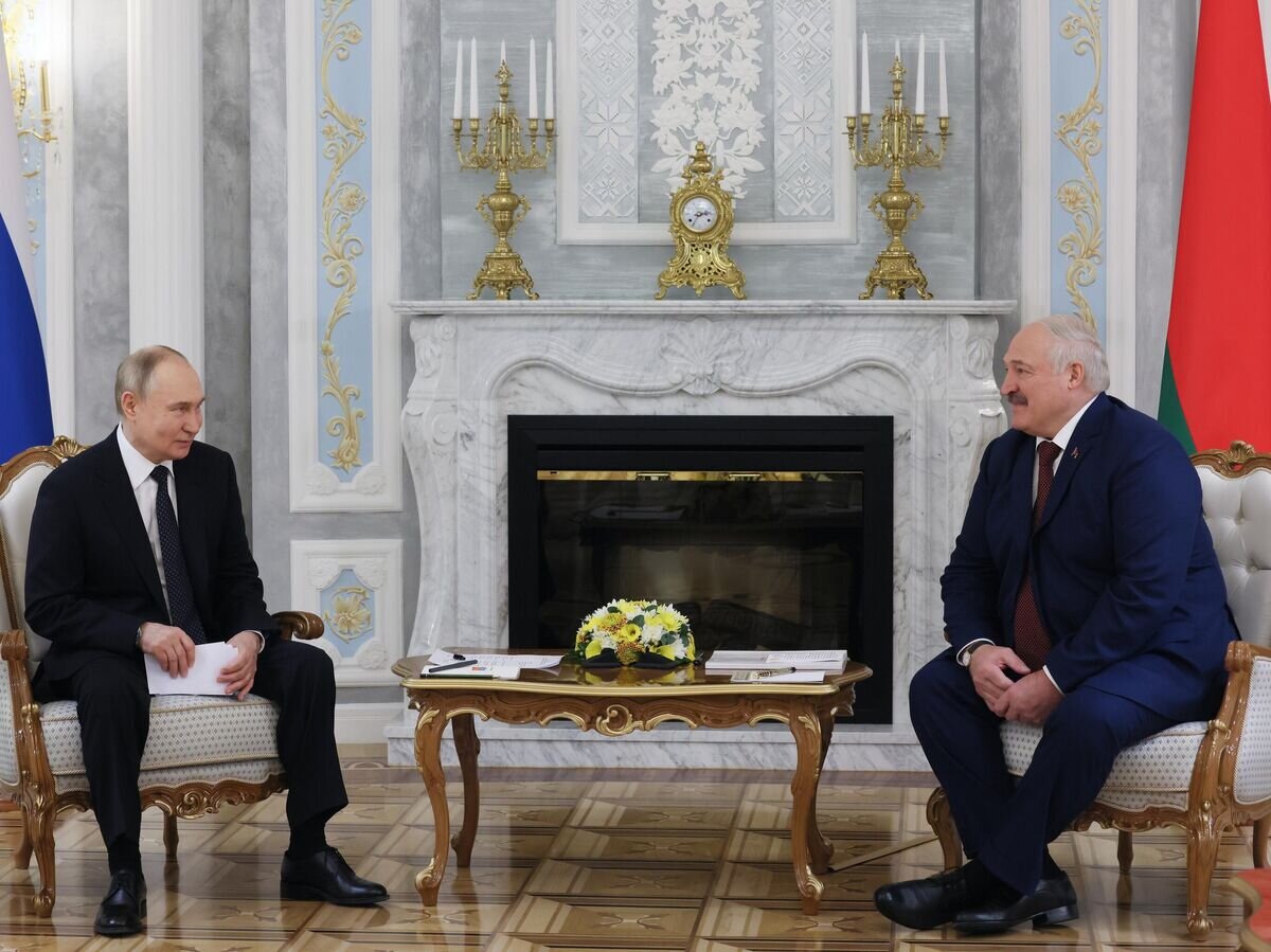    Президент РФ Владимир Путин и президент Белоруссии Александр Лукашенко во время переговоров в Минске© РИА Новости / POOL