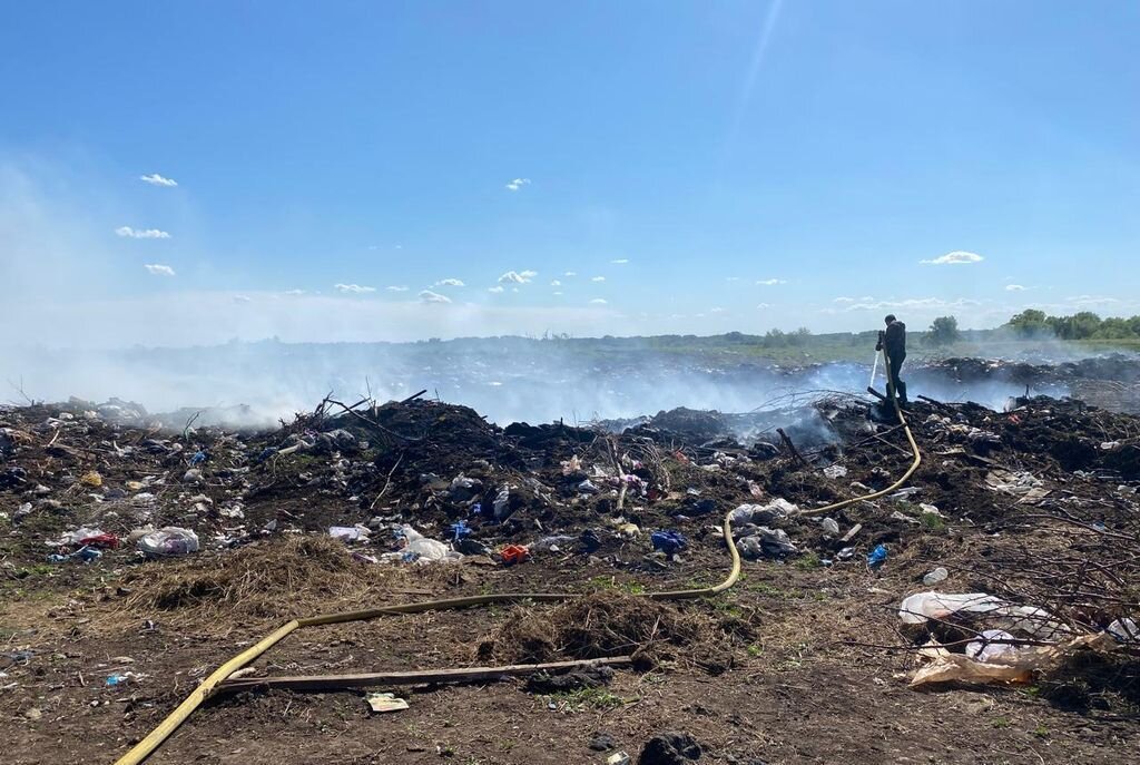    В Оренбургской области начали гореть мусорные свалки