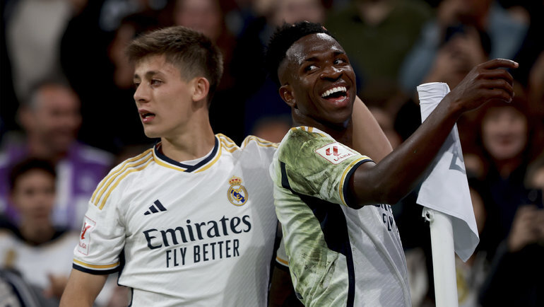    Арда Гюлер (слева) и Винисиус Жуниор. Global Look Press