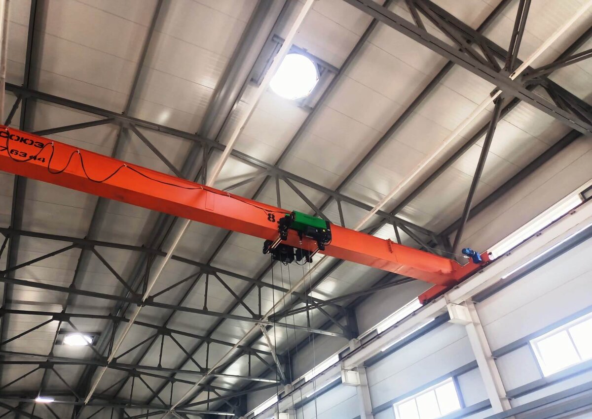 Крановый завод "СОЮЗ".  Фото от Заказчика.
Мостовой однобалочный опорный кран г.п. - 8т, пролетом, 16,5м готов к работе. Укомплектован УСВ тельфером SH
🦾 
Вся  выпускаемая продукция проходит заводские испытания. 
Заказ можно сделать по 
📩эл.почте - info@zptosoyuz.ru
☎Телефон - 8 800 707 63 44
Оставить заявку на сайте - zptosoyuz.ru 

Список выпускаемой продукции:
- Кран-балки 
- Мостовые двухбалочные краны 
- Консольные краны 
- Козловые краны 
- Траверсы грузоподъёмные
- Комплектующие 
- Монтаж
- ПНР

#крановыйзавод #производство #зпто #зптосоюз #кранбалка #мостовойкран #козловойкран #консольныйкран #ростовнадону #воронеж #ставрополь #краснодар #нижнийновгород #караганда #крановыйзаводсоюз  #тельфер #таль #подъёмтех #ПНРкранбалки #монтажкранбалки

