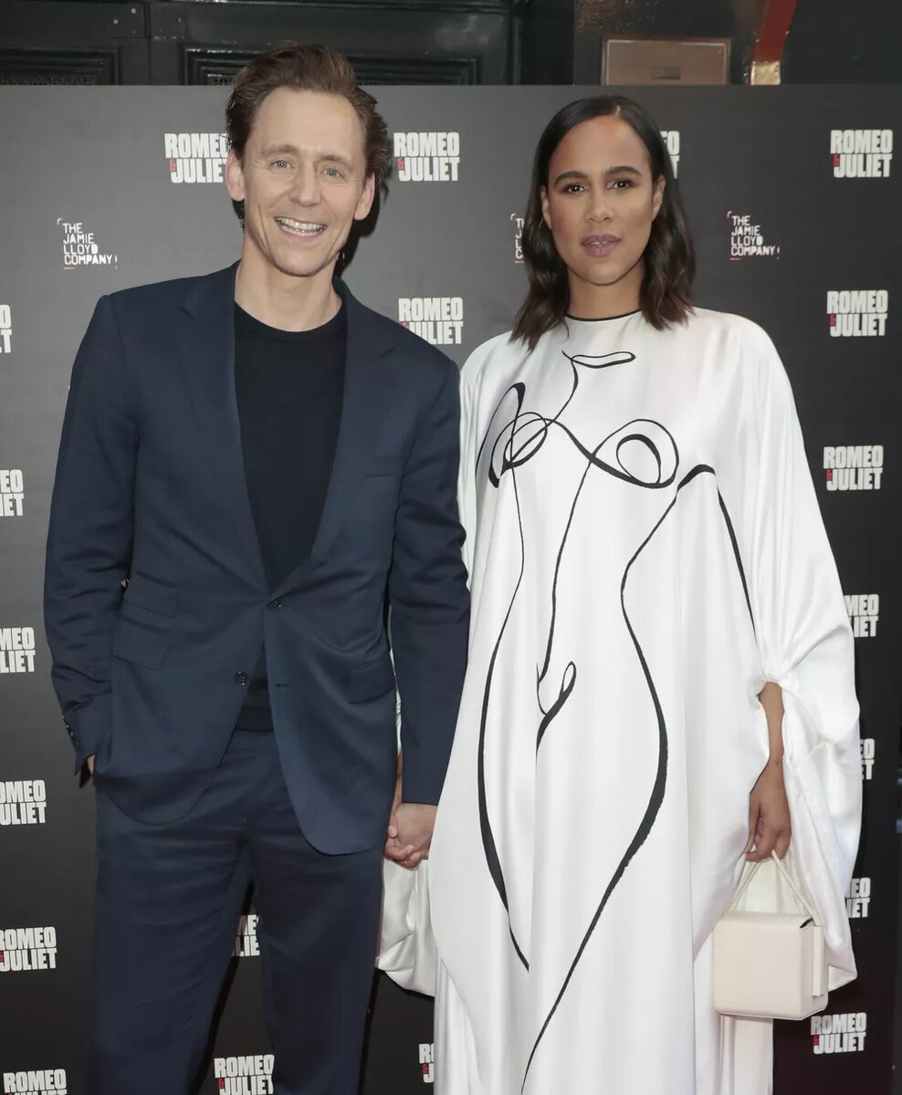 Том Хиддлстон с невестой📷
