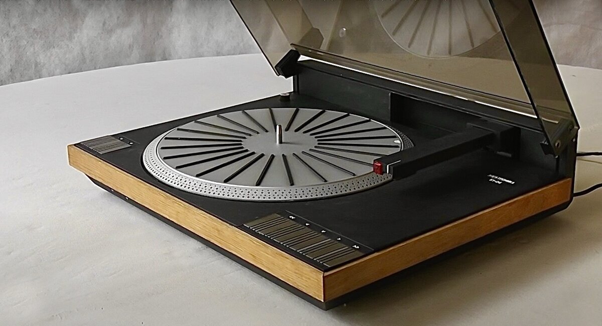 Проигрыватель винила «Электроника Б1-04»