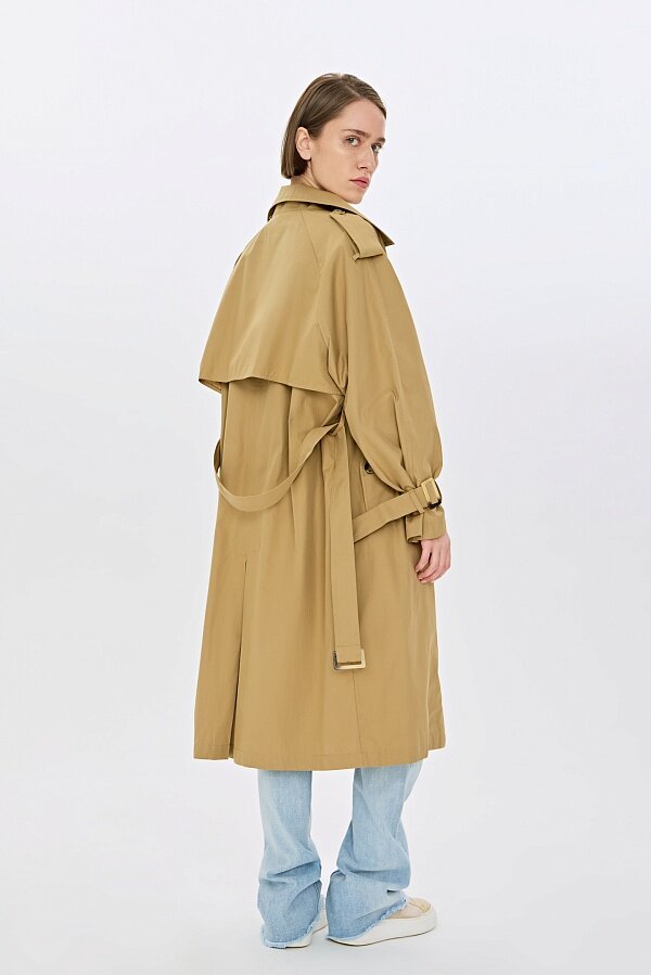 Тренч – часть униформы солдат, которая имеет отличительные черты: эполеты, пояс, кокетку и другие.