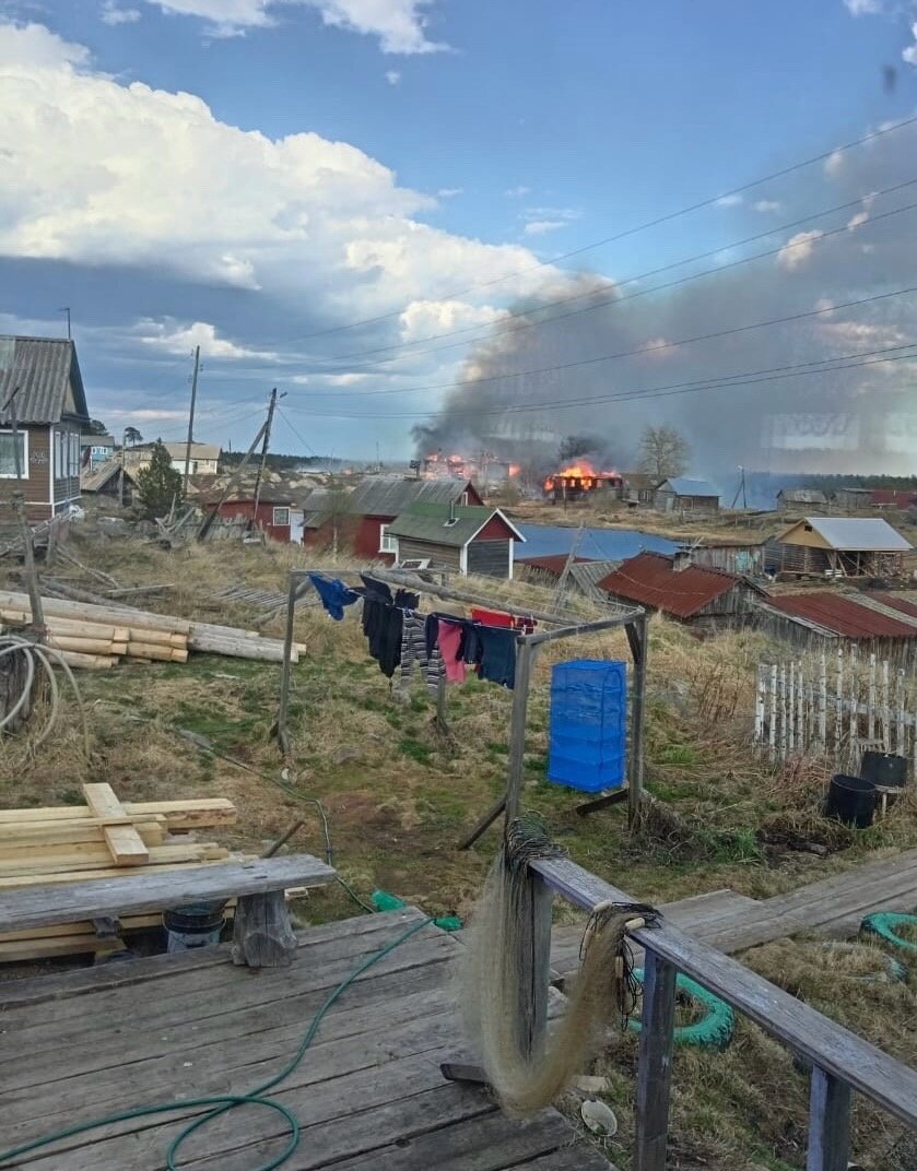 На севере Карелии полыхает деревня | Столица на Онего - новости  Петрозаводска и Карелии | Дзен