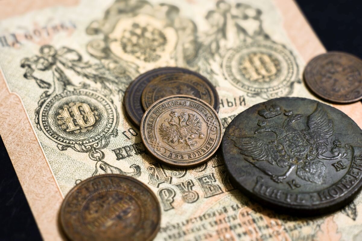    В Московском государстве XVII века использовались монеты разного веса, из-за чего при расчетах их приходилось взвешивать. / iStock