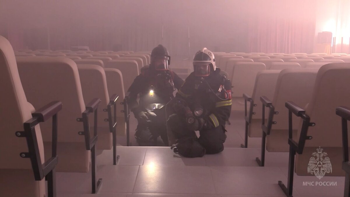    Учения пожарных в доме-интернате