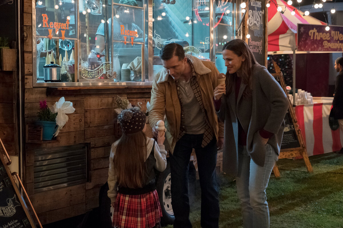 Кадр из фильма "Багровая мята". Мятное мороженное - любимое лакомство ее дочери. 