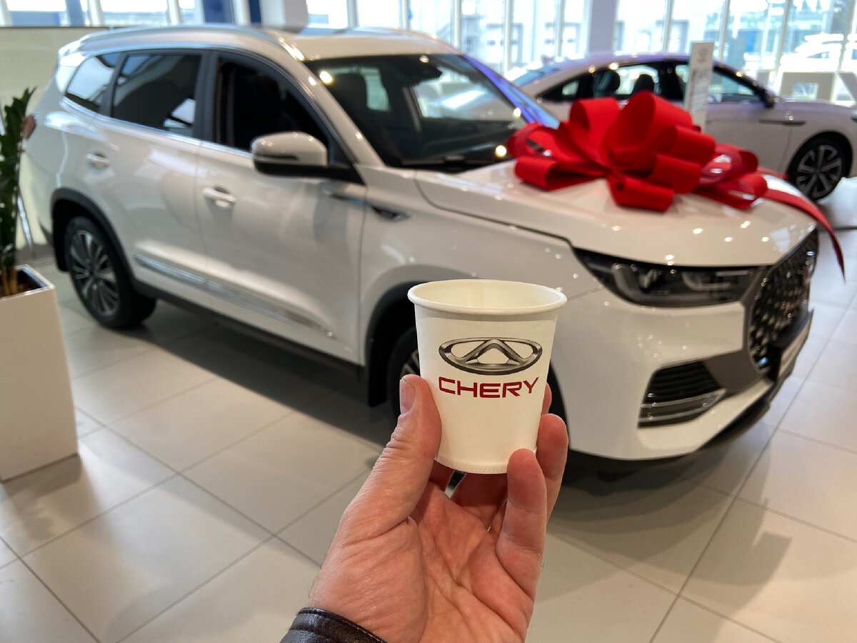 Когда-нибудь я смогу позволить себе и красное на белом, ну, а пока - и кофе неплох! (С) Фото из личного архива автора, 2024 год