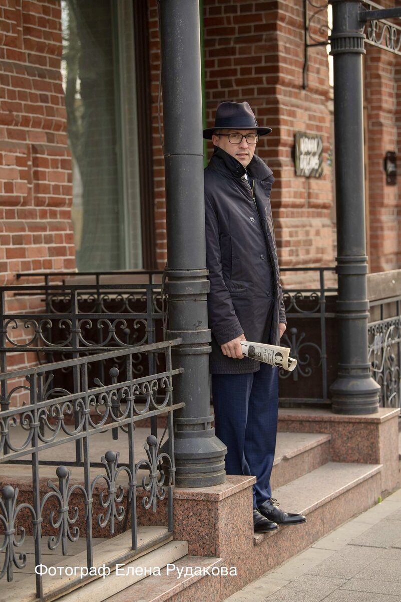 Женечкин, радует Иван Ивановича, что незнакомка нашлась.
Но чтобы с ней увидеться, вначале нужно произвести впечатление на её подругу Марию.
Которая назначила встречу в парке.
Глава 7 часть 1 Загадочная встреча. «Ань Вань» – дневник семейной жизни.
