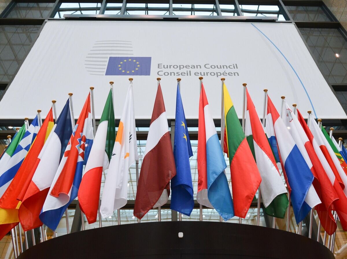    Флаги стран-участниц саммита ЕС в Брюсселе© РИА Новости / Алексей Витвицкий