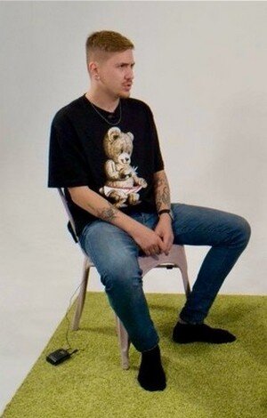 По словам Егора Ерушина, многие россияне оценивают жизнь людей на Западе, глядя американские фильмы. В реальности она вовсе не такая сладкая, как в кино. Это касается и музыкальной сферы. Лидер рок - группы Marina считает, что молодым группам из России лучше обращать внимание на отечественную аудиторию, поскольку на Западе пробиться очень тяжело, и приходится работать с двойным, а то и с тройным усердием