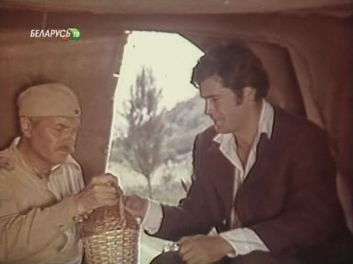 В повозке белорус Алесь Казанок и ссыльнй Живко Георгиев. Кадр из фильма