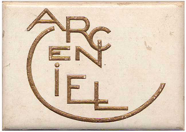 "Arc-En-Ciel". Франция, конец 1920-х годов. 25 штук в коробке на петлях. Производитель сообщает  что владелец торговой марки SEITA.