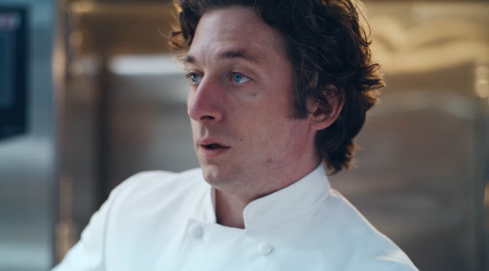     Кадр из 3 сезона сериала «Медведь» (2024)