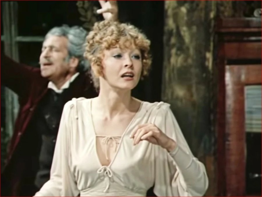 Мона - взбалмошная и капризная или наивная и восторженная?