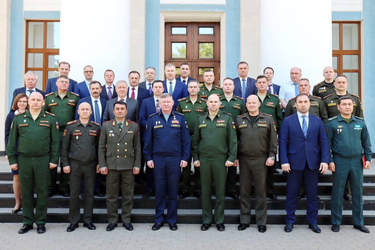 23-24 мая на базе Объединенного штаба ОДКБ состоялась рабочая встреча руководителей органов управления связью оборонных ведомств государств – членов ОДКБ.