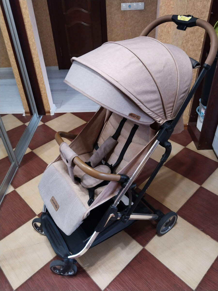 Жёлтая наклейка меня смущает.На ней инструкция, как пользоваться кнопкой.