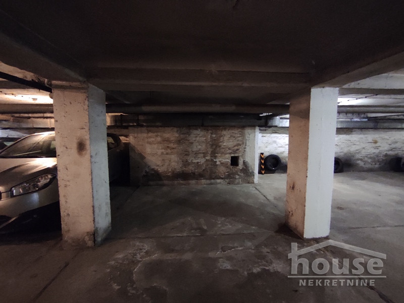 Вот так примерно выглядел внутри гараж на улице Народного Фронта в Нови Саде