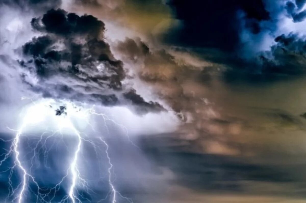    В Камчатском крае ночью 26 мая ожидается ураганный ветер и сильный дождь