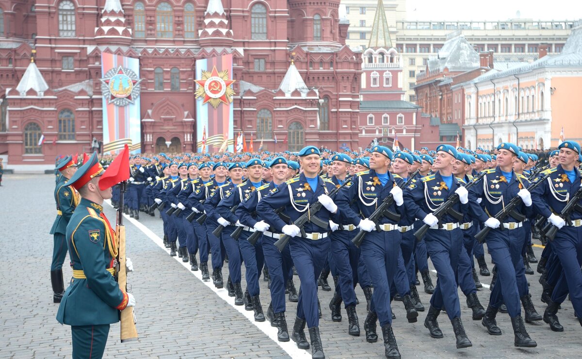 Фото из открытых источников, но есть реальное фото, где "Святик" улыбается на камеру, а мама думает, что ей.