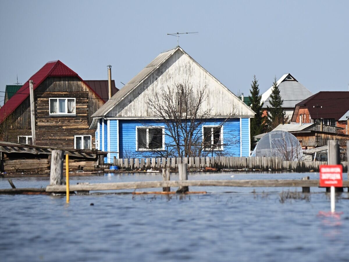 Вода отступает. В Курганской области число затопленных домов снизилось до  104: что сообщает МЧС | РИА Новости | Дзен