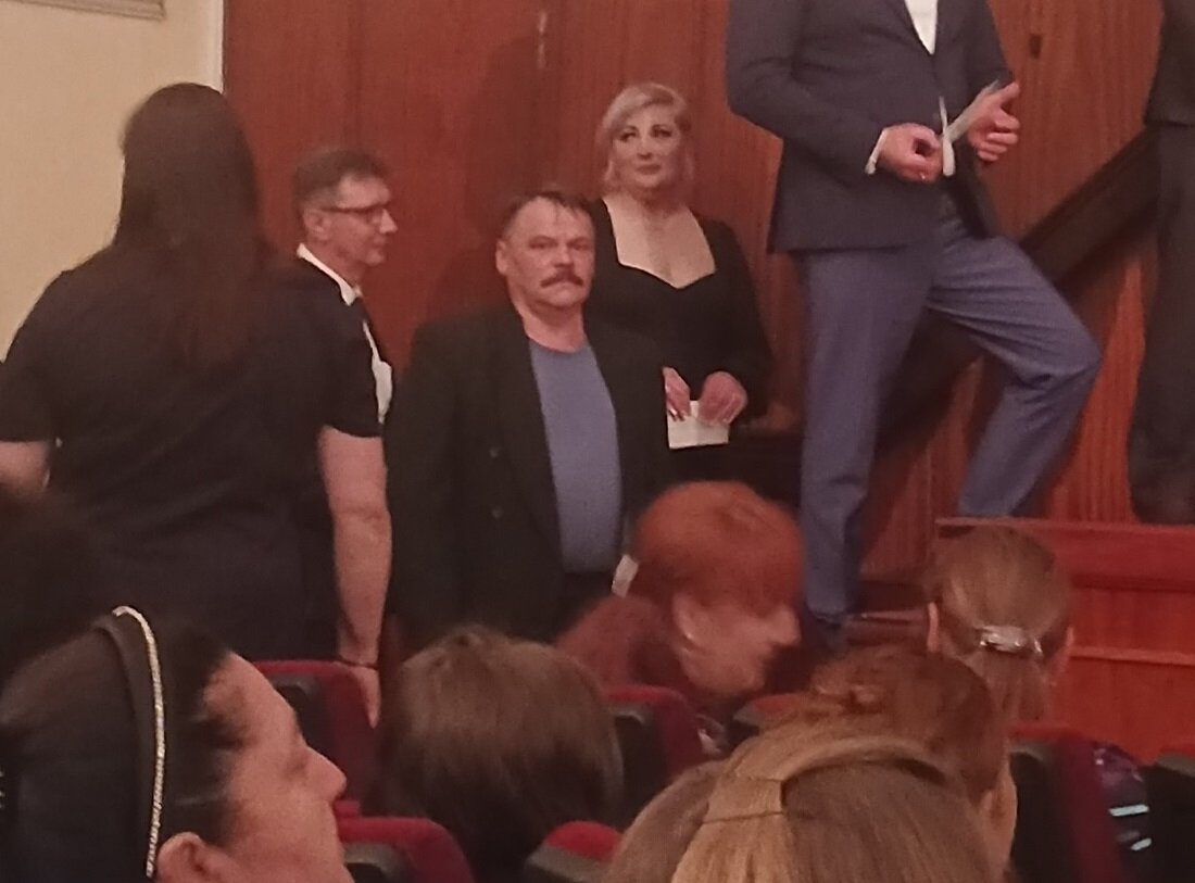 на фото автор канала