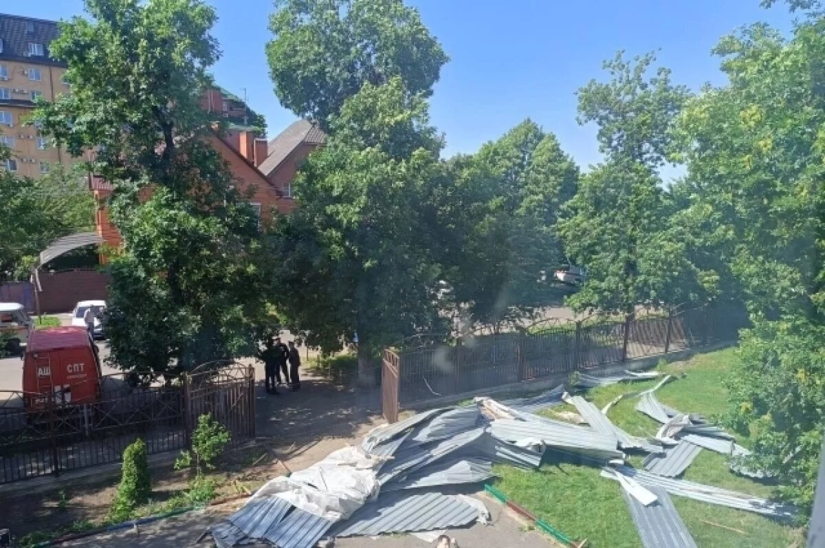    В Краснодаре из-за срыва кровли школы пострадали около 12 детей