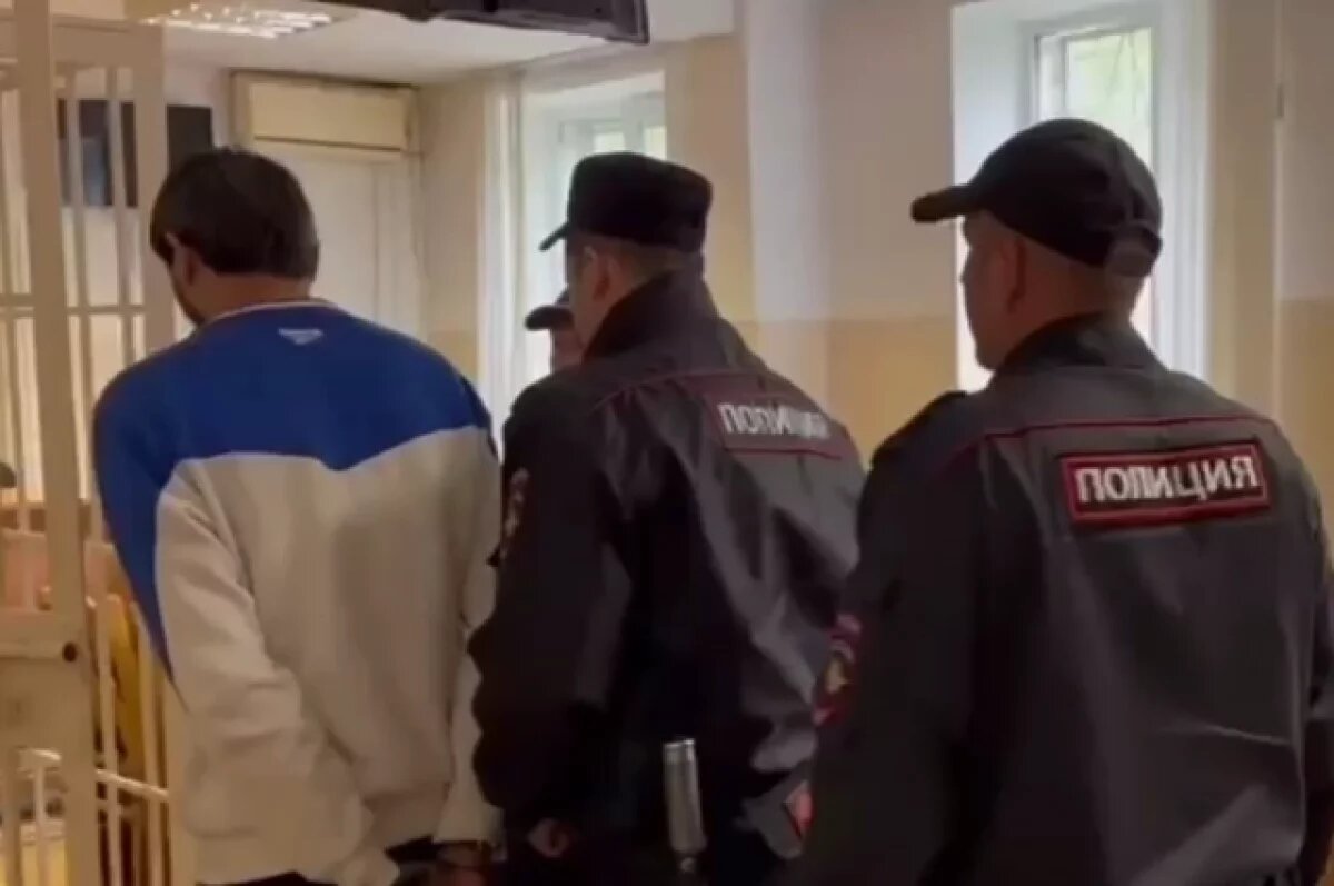    Бизнесмен из Гатчины незаконно легализовал сотни мигрантов