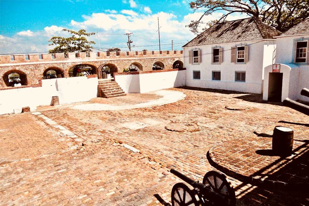 Порт-Ройял на Ямайке был одним из немногих городов, славившихся в XVII веке своим гедонизмом и развратом