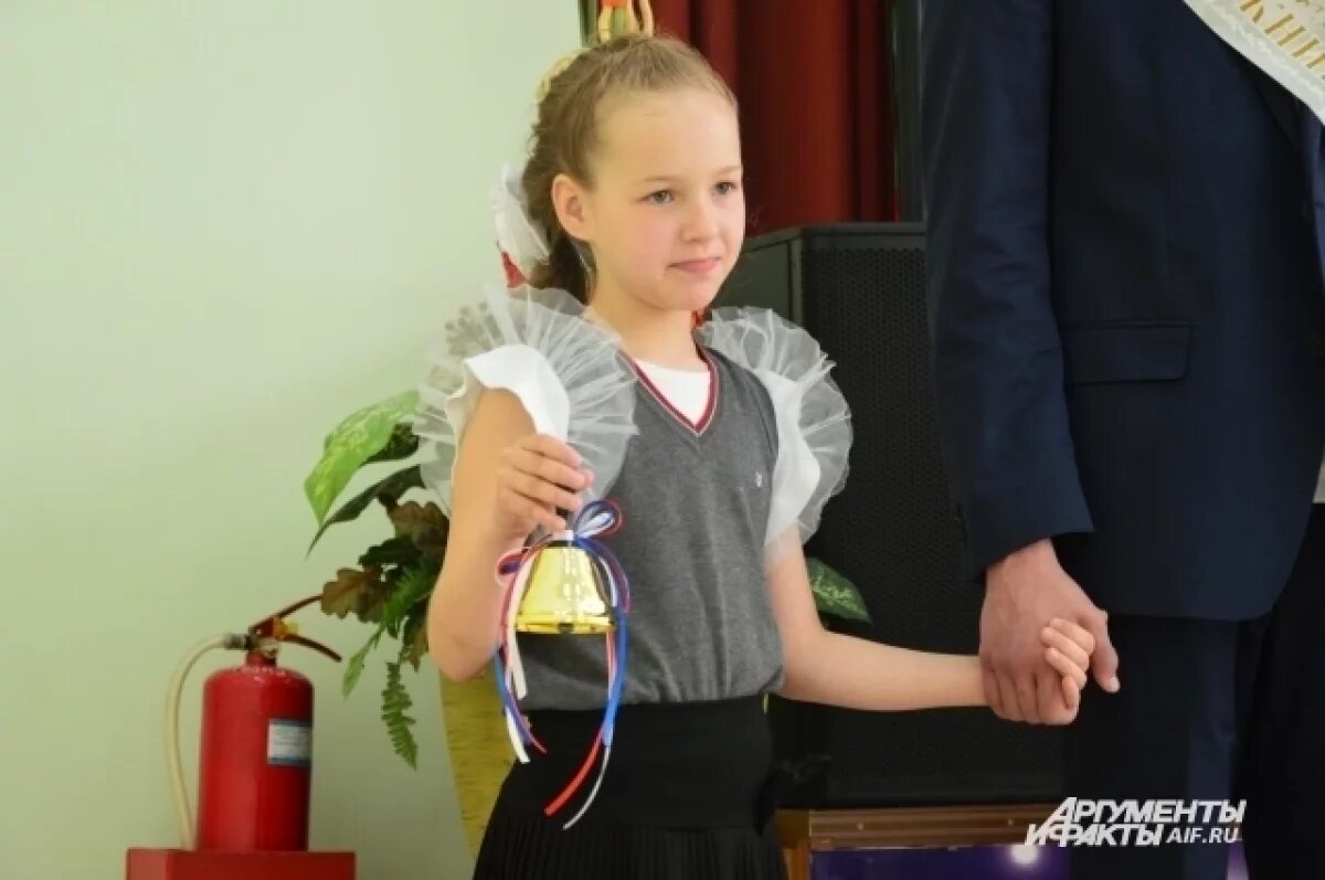    Вместе с девяти- и одиннадцатиклассниками этот важный день провели родители, близкие и друзья.