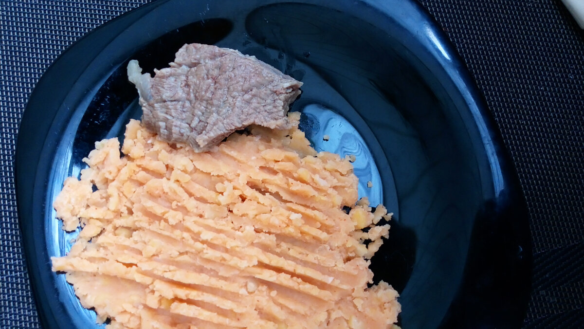 Фото мое. Выглядит не очень, но вкусно) не хватало свежего огурчика.