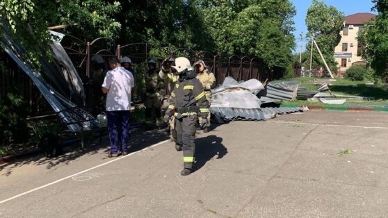    В Краснодаре 12 детей пострадали после падения части крыши в школе Татьяна Сидорова
