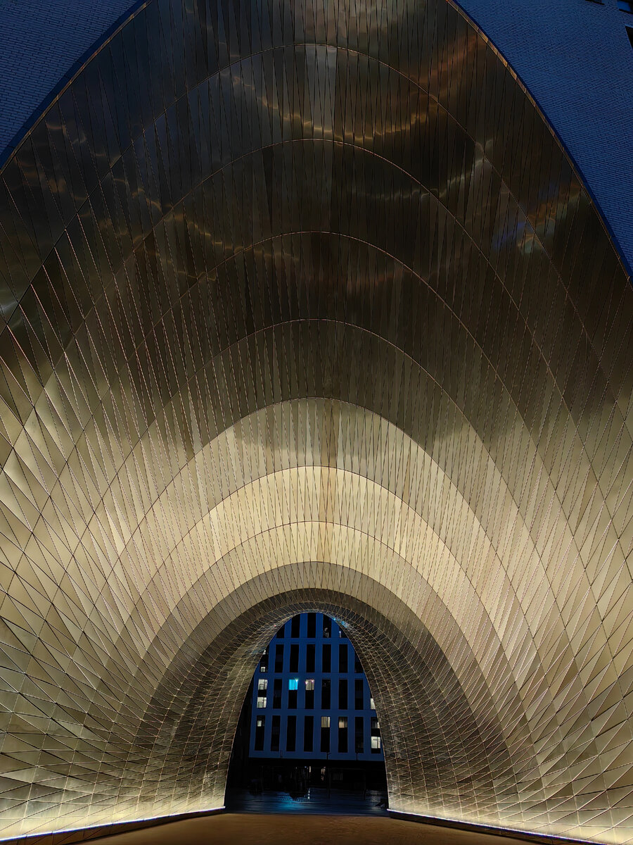 Дом с золотой аркой, ЗИЛАРТ, Москва